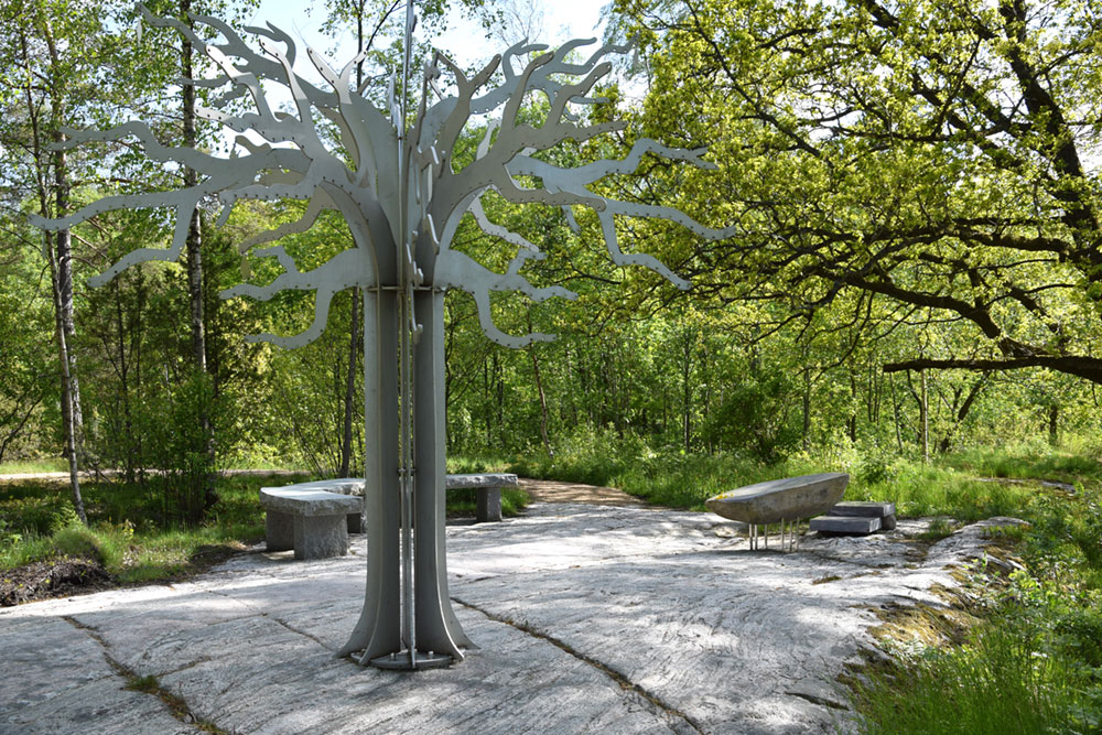 Minnesträd på Håjum begravningsplats